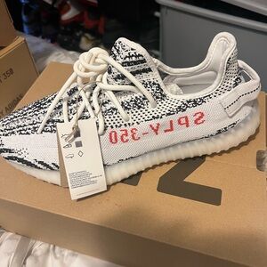 Men’s size 11 YEEZY 350 ZEBRA BRAND NEW WITH BOX